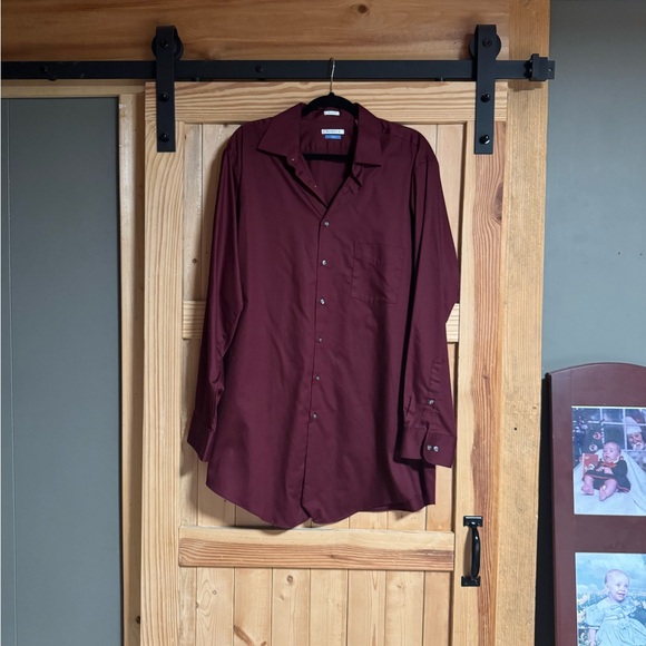 Van Heusen Maroon Casual Button Down Shirt - Picture 1 of 4